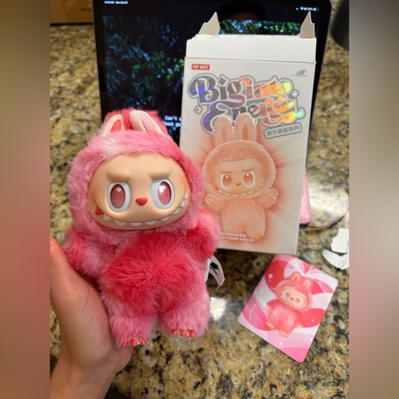 LABUBU LOVE - Picture 1 of 3